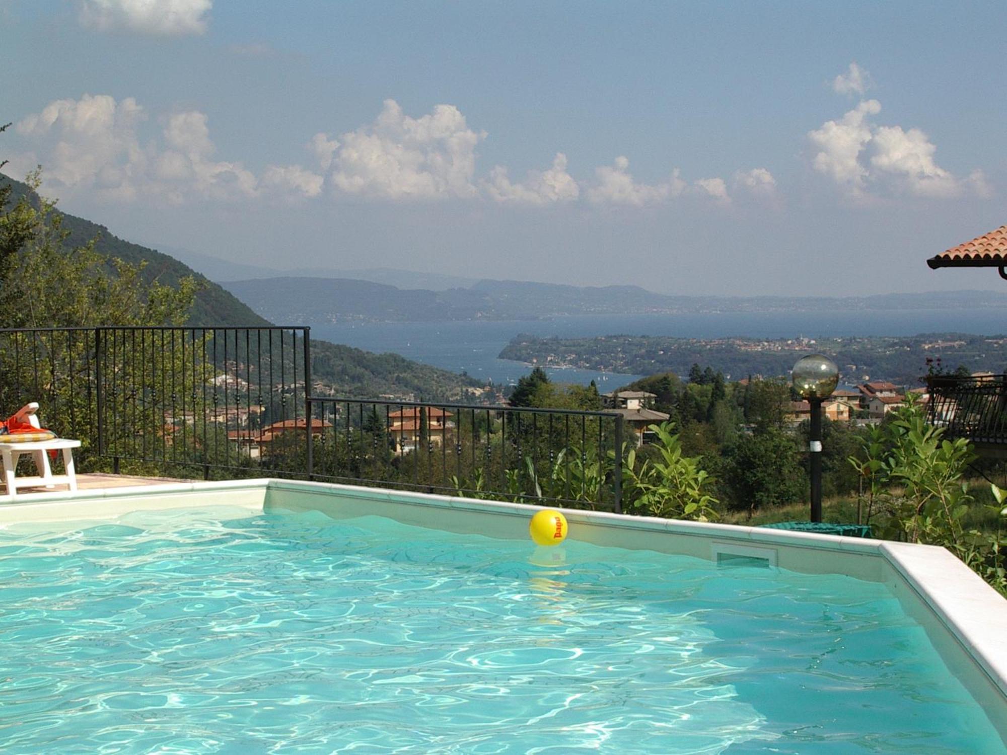 Relax Vista Lago Villanuova sul clisi Luaran gambar