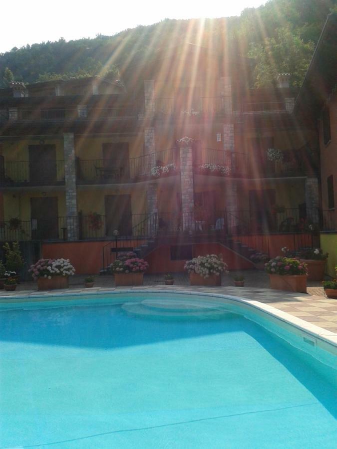 Relax Vista Lago Villanuova sul clisi Luaran gambar